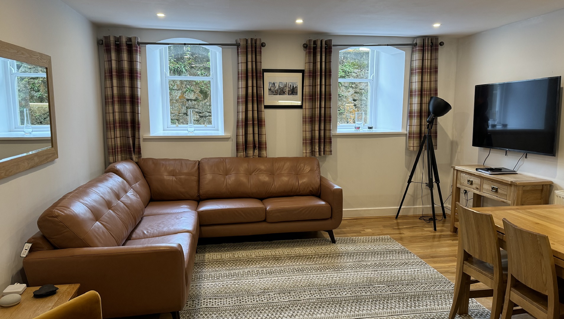 Glenlochy comfortable and spacious living and dining area