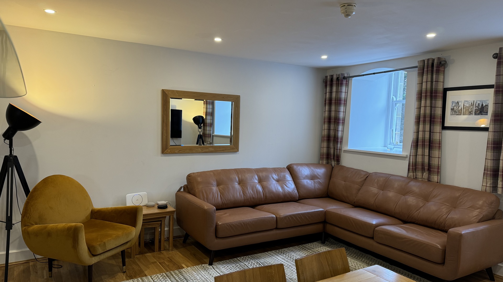 Glenlochy corner sofa, solid oak dining table and well equipped kitchen